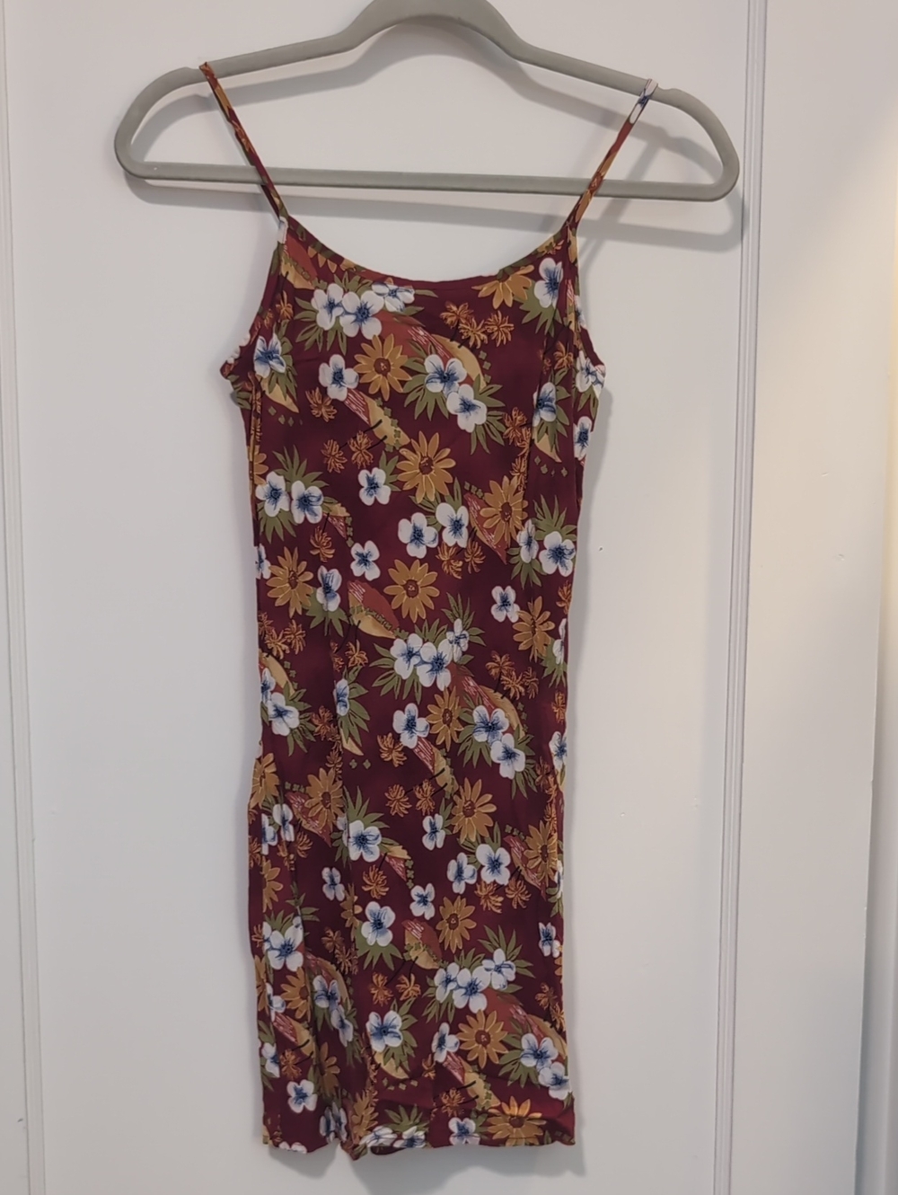 Vintage Hawaiian Floral Mini Dress in Burgundy